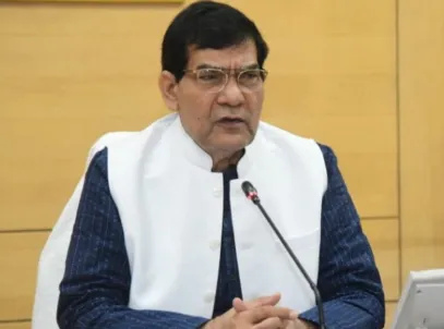 “घूसखोरों पर गिरी गाज!” — मंत्री एके शर्मा का सख्त एक्शन, लाइनमैन बर्खास्त, जेई सस्पेंड