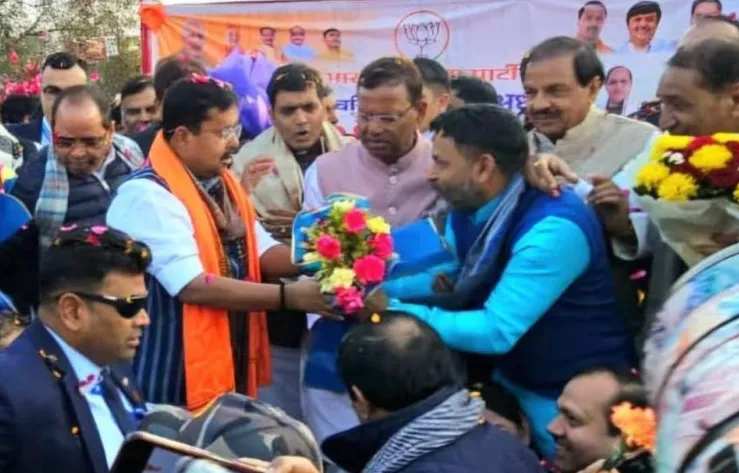 नोएडा: भाजपा कार्यकर्ताओं ने डीएनडी पर राष्ट्रीय अध्यक्ष नितिन नबीन का भव्य स्वागत किया