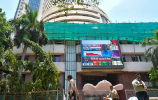 शेयर बाजार की सपाट शुरुआत, मेटल और आईटी शेयरों में दिखी खरीदारी