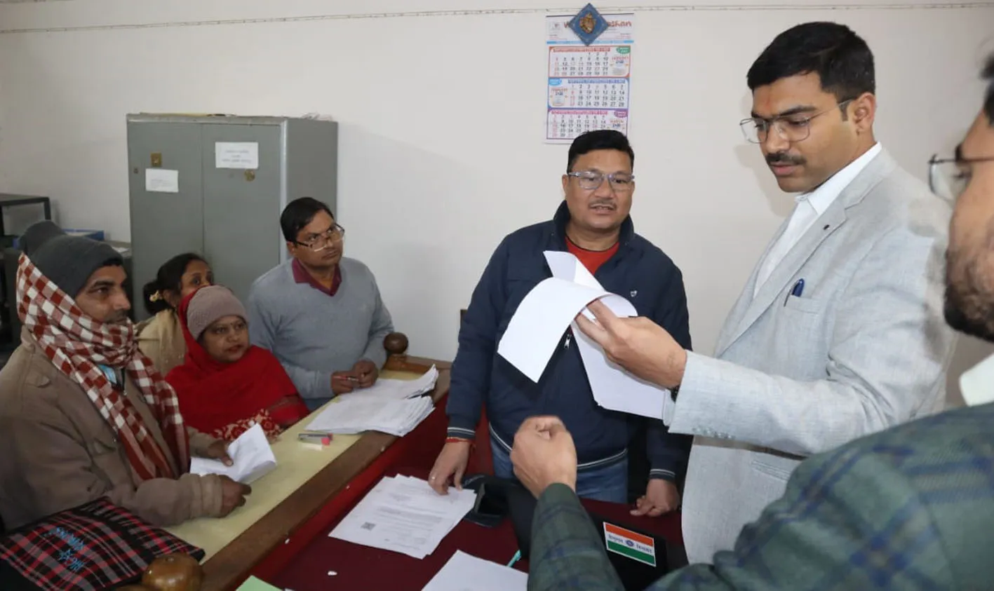 सहारनपुर: जिला निर्वाचन अधिकारी मनीष बंसल ने मतदाता सूची की शुद्धता बनाए रखने के दिए निर्देश
