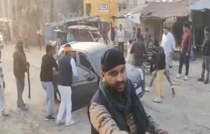 हरदोई में खुलेआम गुंडई, प्रधान पति ने महिला वकील पर किया हमला