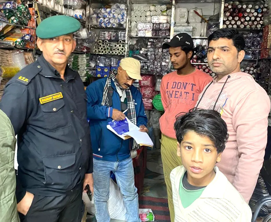 सहारनपुर: नगर निगम ने पॉलीथिन बिक्री पर लगाई रोक, 27 किलोग्राम जब्त और दुकानदारों से 18 हजार रुपये जुर्माना वसूला