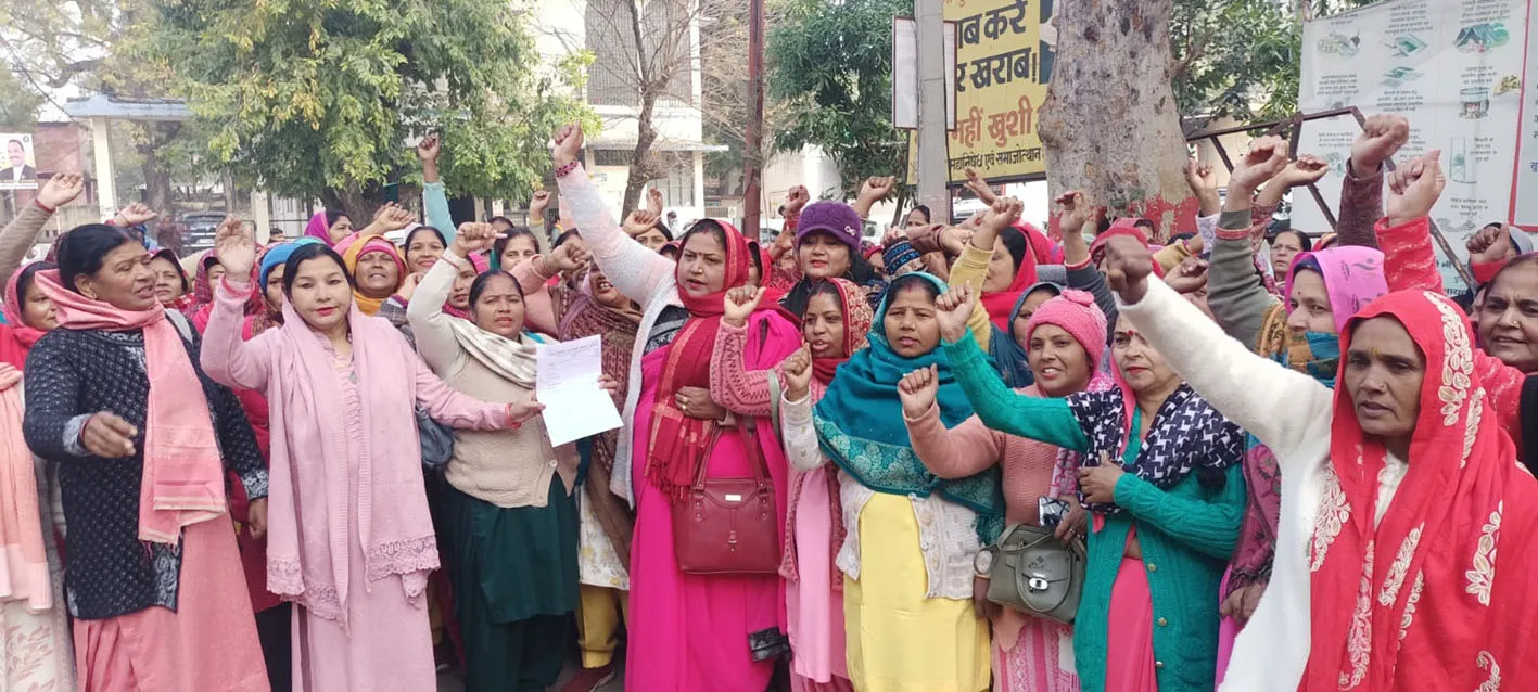 सहारनपुर में आंगनबाड़ी कार्यकर्ताओं का प्रदर्शन, सरकारी कर्मचारी दर्जा व अन्य मांगों के लिए ज्ञापन सौंपा