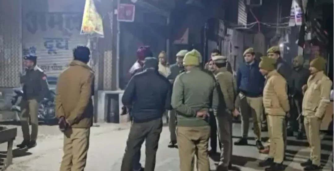 गाजियाबाद के खोड़ा में 'चखने' के विवाद में डबल मर्डर, शराब के नशे में ढाबा कर्मियों ने दो दोस्तों को चाकुओं से गोदा