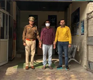 नोएडा निवासी से 12 करोड़ की ठगी करने वाला चाइनीज साइबर ठग गिरोह का सदस्य तेलंगाना से गिरफ्तार