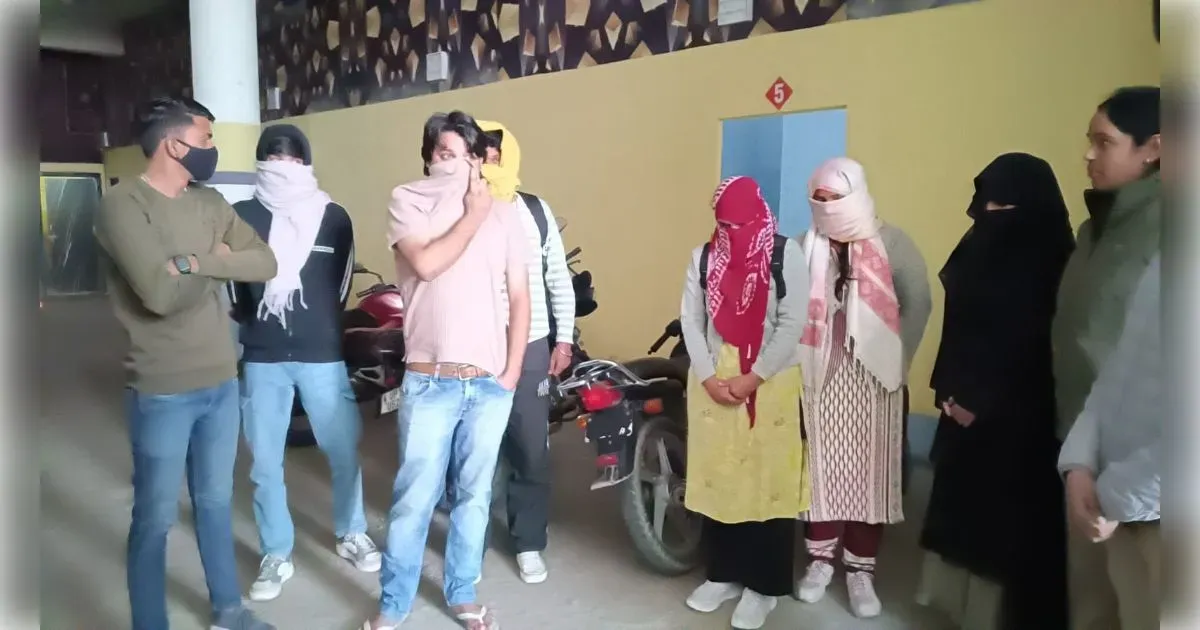 एबीवीपी से निकले और सपा की साइकिल पर हुए सवार, योगी आदित्यनाथ को चुनौती, मनोज तिवारी की राजनीति का वह किस्सा