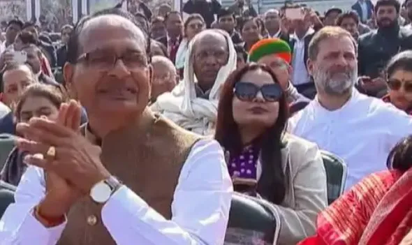 गणतंत्र दिवस परेड में सीटिंग अरेंजमेंट पर घमासान..राहुल-खरगे को तीसरी पंक्ति में बैठाने पर भड़की कांग्रेस; भाजपा बोली- 