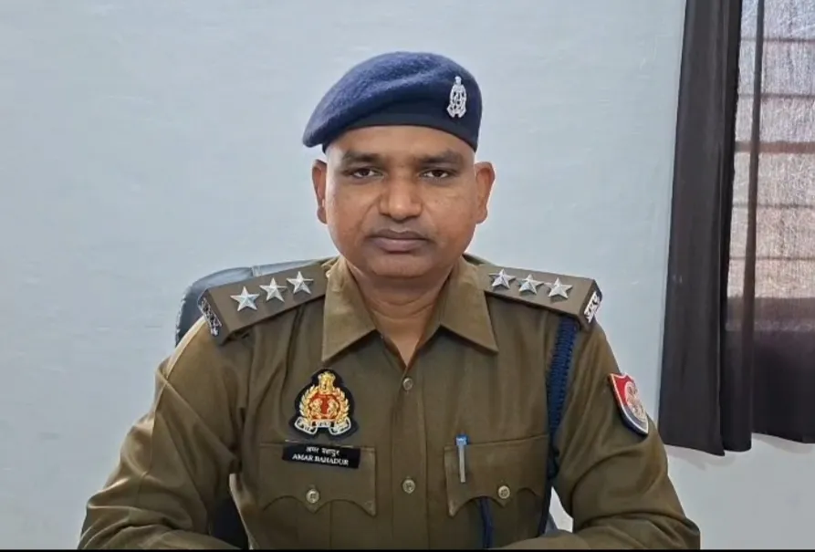 अंबेडकर प्रतिमा से छेड़छाड़, पुलिस ने संभाला मोर्चा, नई मूर्ति स्थापना की तैयारी
