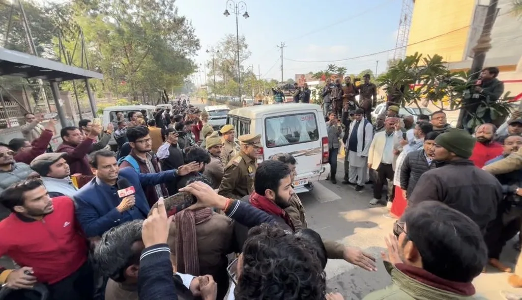 निलंबित पीसीएस अधिकारी अलंकार अग्निहोत्री ने बरेली छोड़ा, नए ठिकाने काे लेकर सस्पेंस