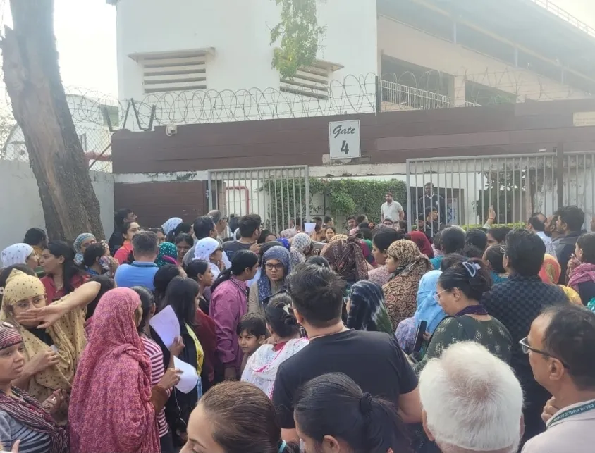  15 स्कूलों को बम से उड़ाने की धमकी, पुलिस-प्रशासन अलर्ट.. इन स्कूलों को धमकी मिली..जाने धमकी भरे ई-मेल में क्या लिखा है?