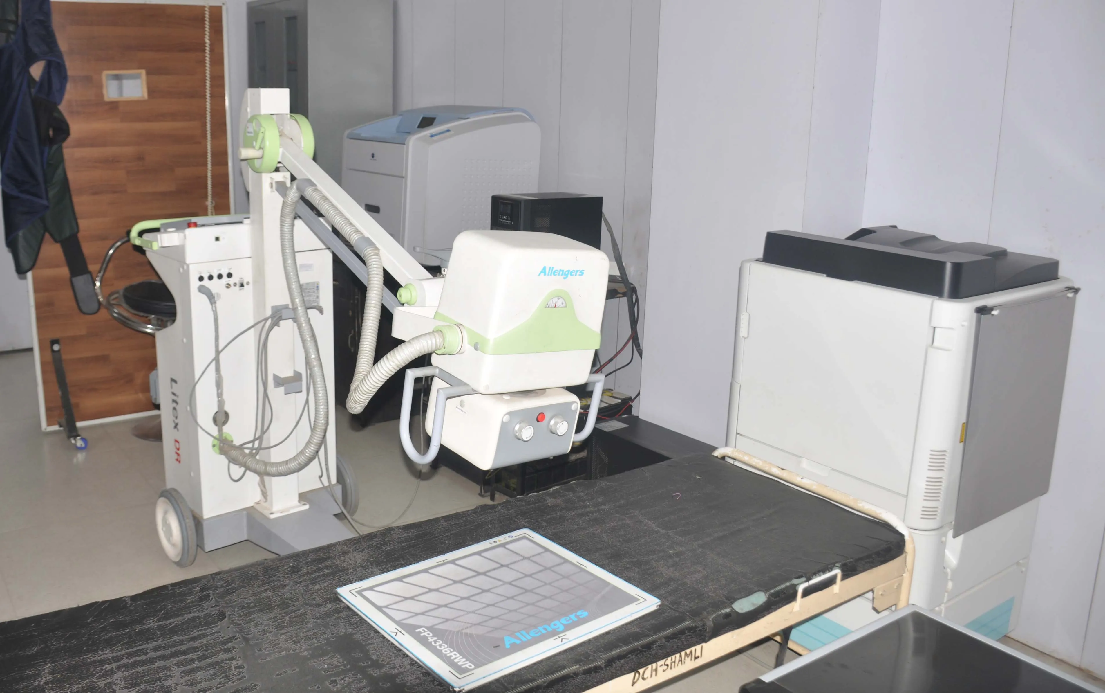 शामली जिला संयुक्त चिकित्सालय में दूसरे दिन भी एक्सरे मशीन खराब, मरीज परेशान