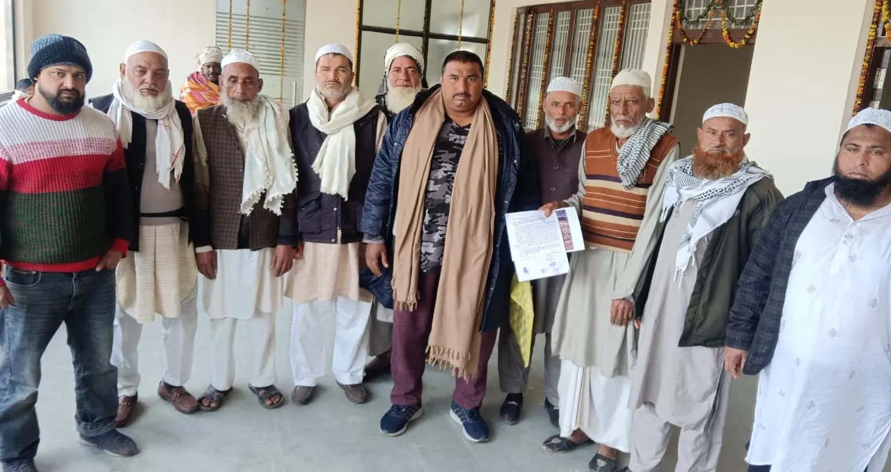 शामली: ग्राम जलालाबाद में चकबंदी प्रक्रिया में एसीओ और कानूनगो पर अवैध पैमाइश और वसूली का आरोप