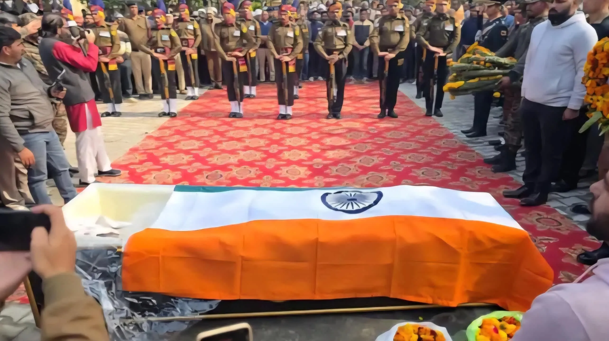 तिरंगे में लिपटकर घर लौटा शेरपुर का लाल शहीद सुधीर नरवाल , पूरे सैन्य सम्मान के साथ हुआ अंतिम संस्कार