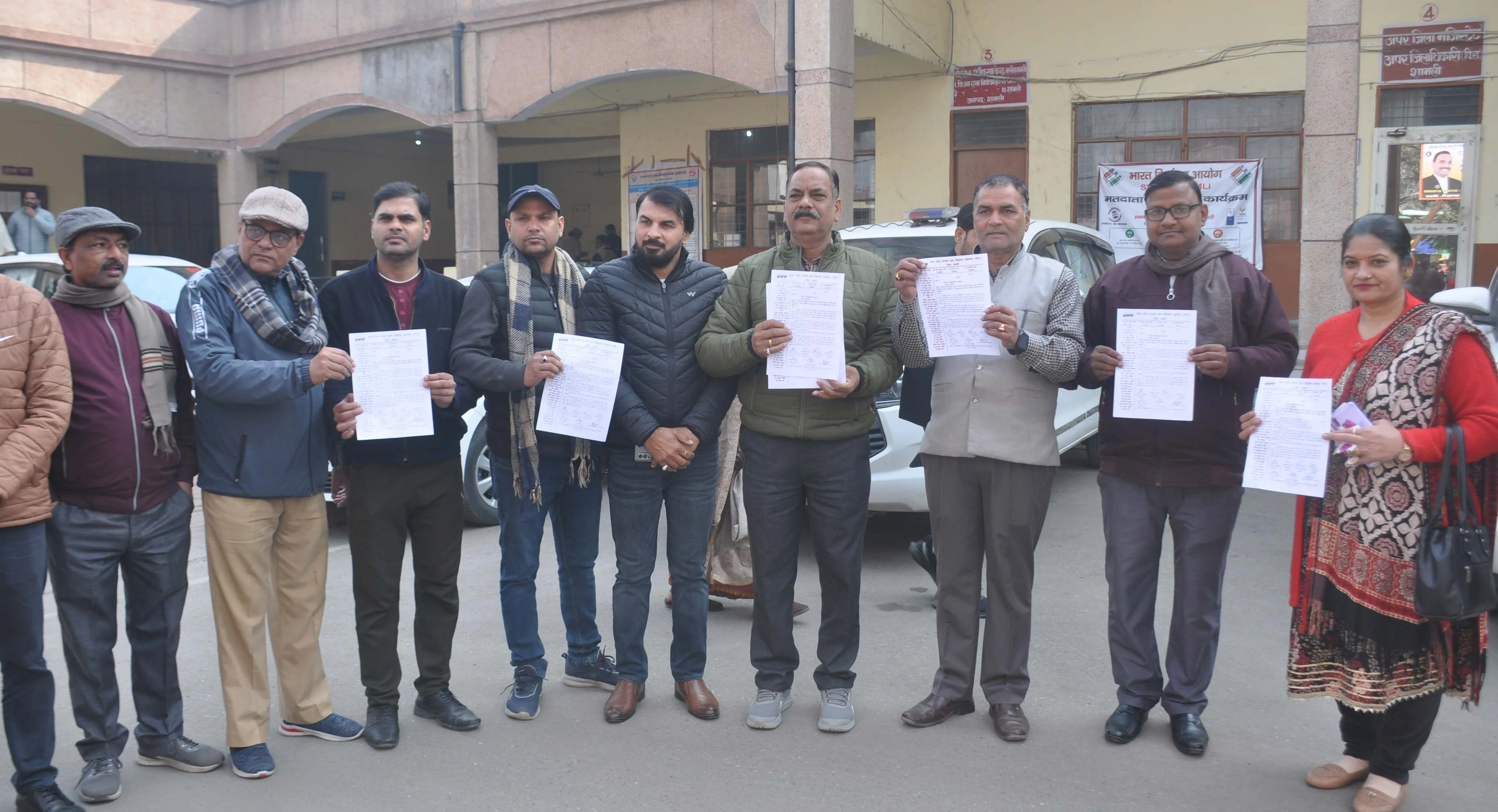 शामली: अत्यधिक सर्दी के चलते कक्षा 8 तक के विद्यालयों में अवकाश पर रोक, डीएम को महासभा ने ज्ञापन सौंपा