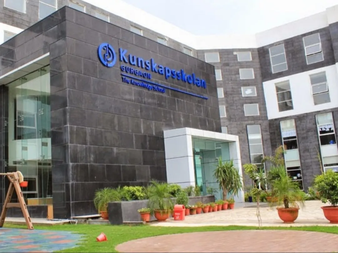 गुरुग्राम के 4 स्कूलों को मिली बम से उड़ाने की धमकी.. पुलिस बल तैनात, बच्चों को सुरक्षित बाहर निकाला गया