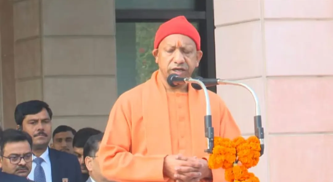 भारत का संविधान हमें एक सूत्र में जोड़ने की प्रेरणा देता है: मुख्यमंत्री योगी आदित्यनाथ