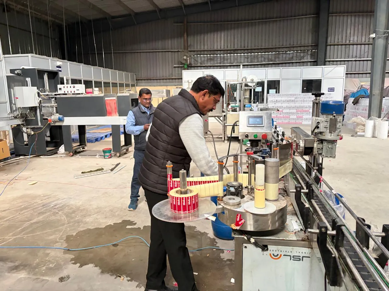 सावधान ! कहीं आप जहर तो नहीं पी रहे ? यूपी में पैकेज्ड पेयजल यूनिटों पर सख्ती, चार के लाइसेंस निलम्बित