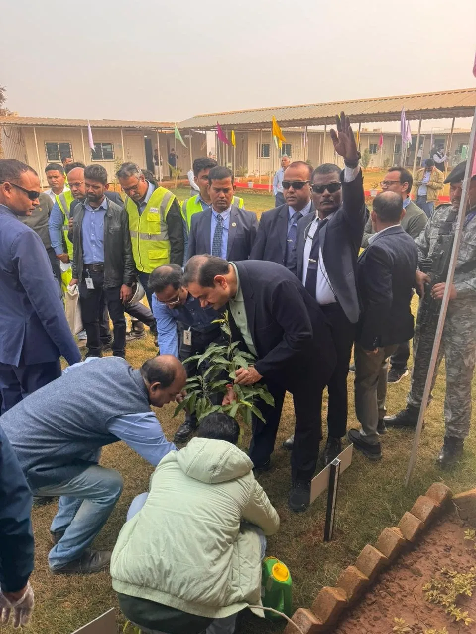 यूपी के विकास को रफ्तार: गौतम अदाणी ने उप्र के मीरजापुर में निर्माणाधीन मेगा पॉवर प्लांट का किया निरीक्षण, पौधे भी रोपे