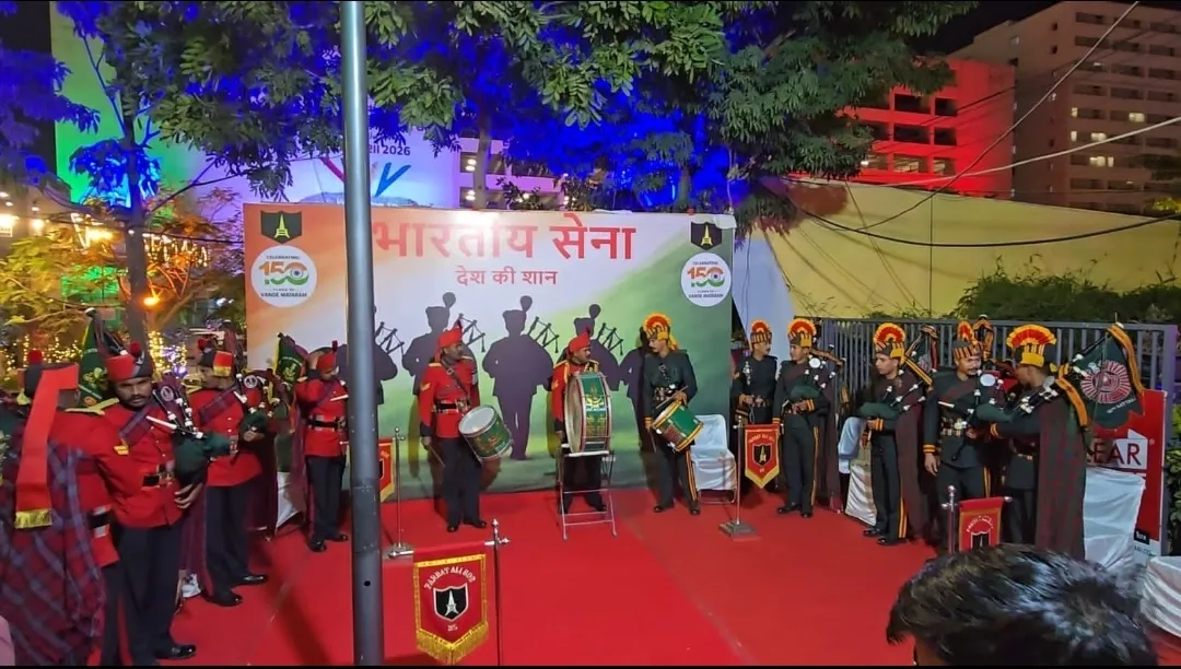 फ्लावर शो में गोल्डन कटार डिवीजन के पाइप बैंड की शानदार प्रस्तुति..देशभक्ति के रंग में रंगा साबरमती रिवरफ्रंट