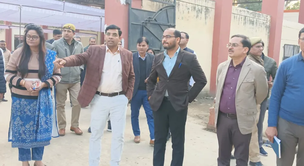 मुजफ्फरनगर: उत्तर प्रदेश दिवस के भव्य आयोजन को लेकर प्रशासन ने तेज की तैयारियां, नुमाइश ग्राउंड में हुई समीक्षा बैठक