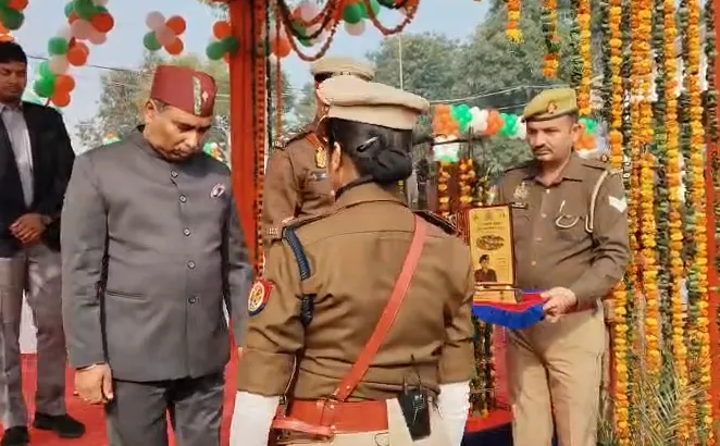 सहारनपुर में गणतंत्र दिवस पर पुलिस लाइन में भव्य परेड, राज्य मंत्री कुंवर बृजेश सिंह ने दी सलामी