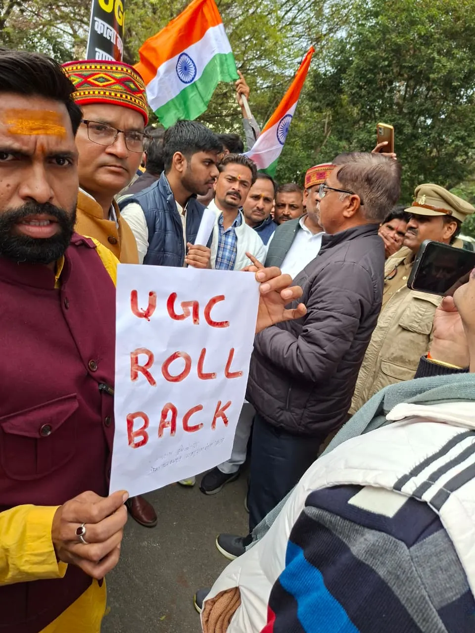 यूजीसी के विरोध में अखिल भारतीय क्षत्रिय महासभा ने भरी हुंकार, खून से लिखा पत्र