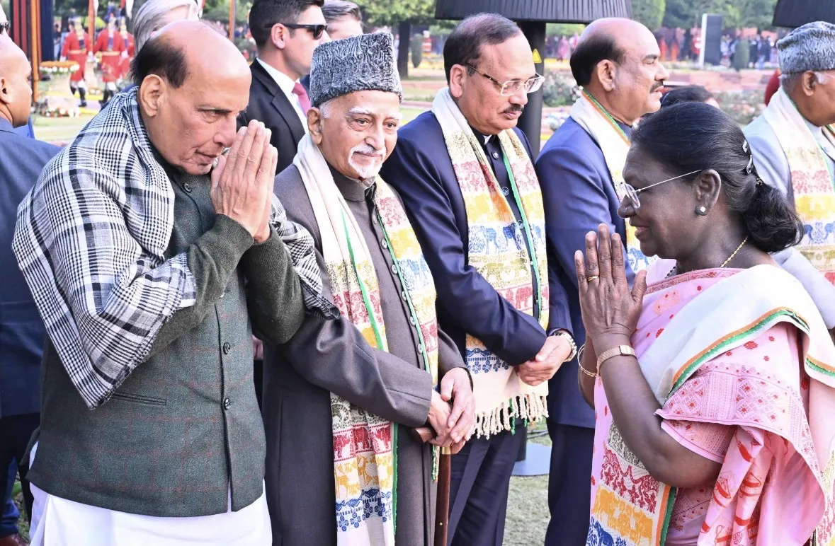 राष्ट्रपति भवन के अमृत उद्यान में 'एट होम' समारोह: राष्ट्रपति द्रौपदी मुर्मु ने की गणमान्य हस्तियों की मेजबानी