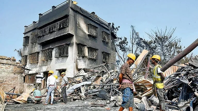 आनंदपुर अग्निकांड : अब तक आठ शव बरामद, मृतकों के परिजनों को आर्थिक सहायता की घोषणा