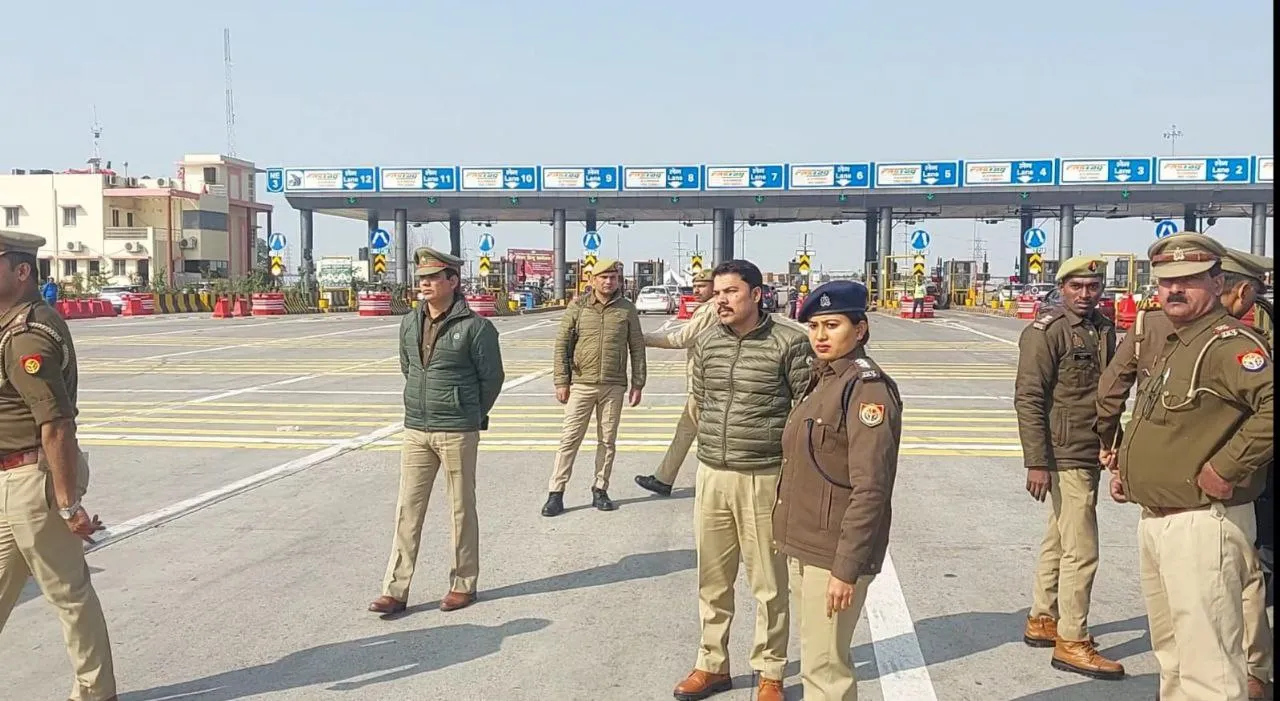 मेरठ: गणतंत्र दिवस 2026 के लिए टोल प्लाजा पर कड़ी सुरक्षा और वाहन-व्यक्ति चेकिंग