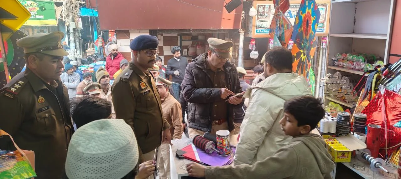 मेरठ पुलिस ने चाइनीज मांझे के खिलाफ सघन अभियान छेड़ा, दुकानदारों को चेतावनी