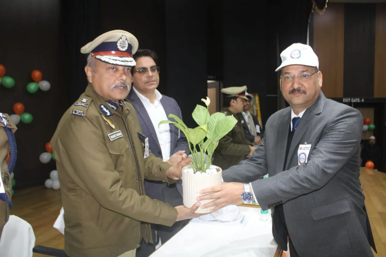 मेरठ में 16वें राष्ट्रीय मतदाता दिवस पर जागरूकता कार्यक्रम का आयोजन, मतदाताओं को शपथ दिलाई गई