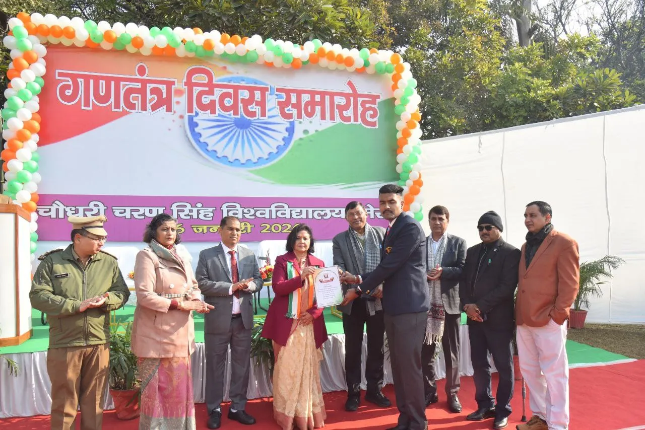 चौधरी चरण सिंह विश्वविद्यालय में कुलपति ने गणतंत्र दिवस पर युवाओं को राष्ट्र सेवा हेतु प्रेरित किया