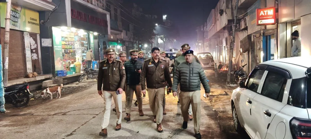 शब-ए-बारात व गुरु रविदास जयंती से पहले मेरठ में पुलिस अलर्ट, एसपी देहात ने किया पैदल गश्त व बैठक
