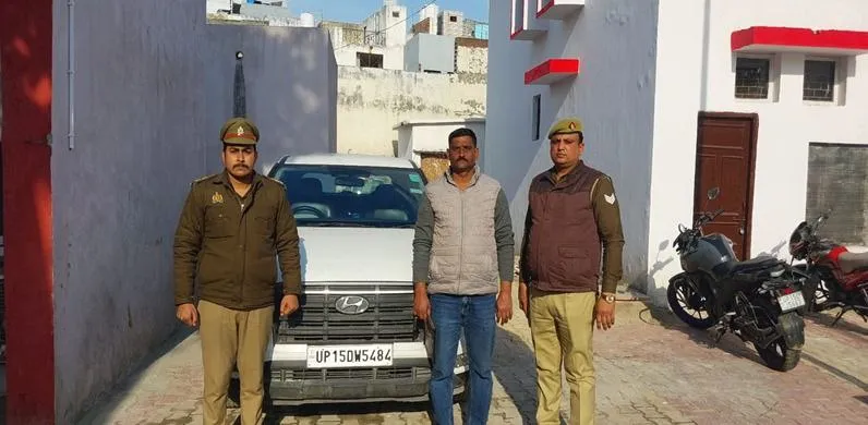 मेरठ में स्टंटबाजी करने वाला युवक कार सहित गिरफ्तार, वीडियो हुआ था वायरल