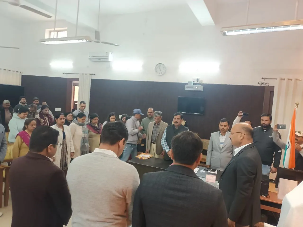 मेरठ: एसआईआर अभियान के तहत 2981 मतदेय स्थलों पर विशेष अभियान, मतदाता सूची में सुधार के निर्देश