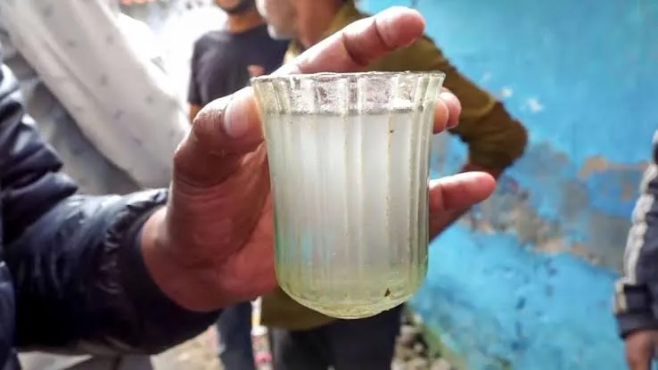 इंदौर के बाद अब महू में पानी बना ज़हर, दूषित जल से फैला पीलिया, बच्चों पर टूटा स्वास्थ्य संकट