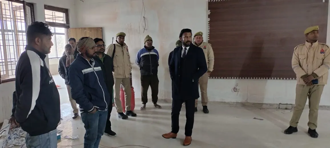शामली: जिलाधिकारी अरविन्द कुमार चौहान ने निर्माणाधीन कलेक्ट्रेट का निरीक्षण कर जल्द कार्य पूरा करने के दिए निर्देश