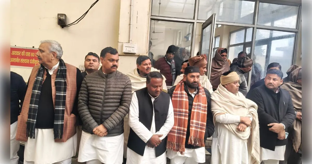 मुजफ्फरनगर: सपा महानगर अध्यक्ष बॉबी त्यागी के पिता राजपाल त्यागी का निधन, काली नदी श्मशान घाट पर हुआ अंतिम संस्कार