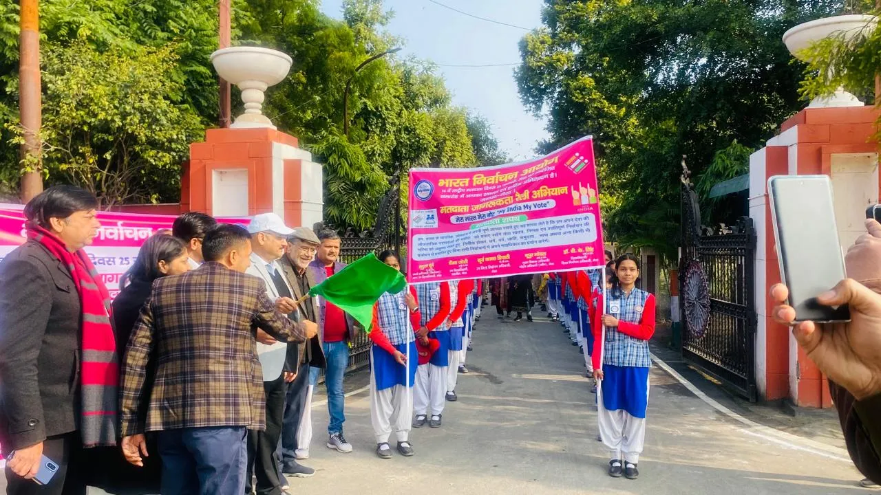 मेरठ में 16वें राष्ट्रीय मतदाता दिवस से पूर्व आयोजित मतदाता जागरूकता रैली
