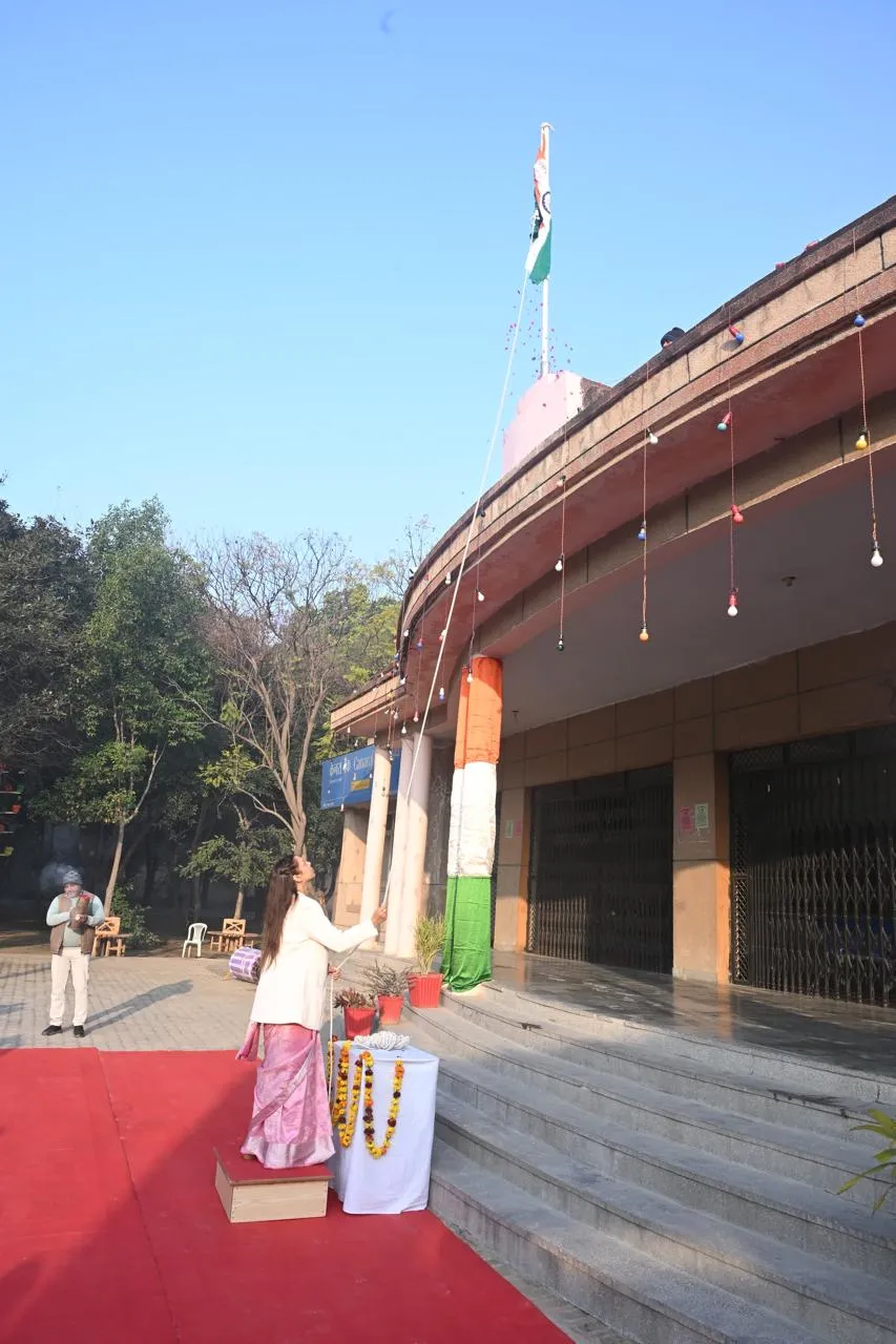 बागपत में 77वां गणतंत्र दिवस: जिलाधिकारी अस्मिता लाल ने किया ध्वजारोहण और स्वतंत्रता सेनानियों को किया सम्मानित