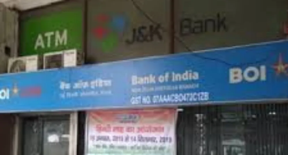 मेरठ में सरकारी बैंकों की हड़ताल से एटीएम पर भीड़, ग्राहक परेशान