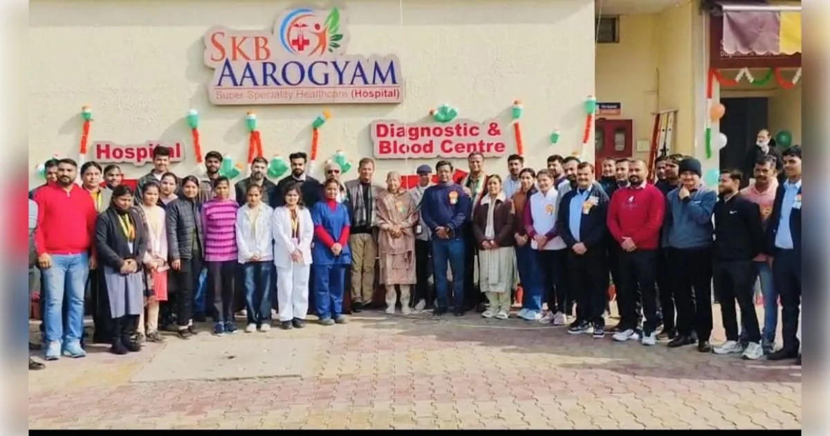 एस के बी आरोग्यम् स्पेशलिटी हेल्थकेयर में धूमधाम से मना गणतंत्र दिवस, आभा बंसल ने किया ध्वजारोहण