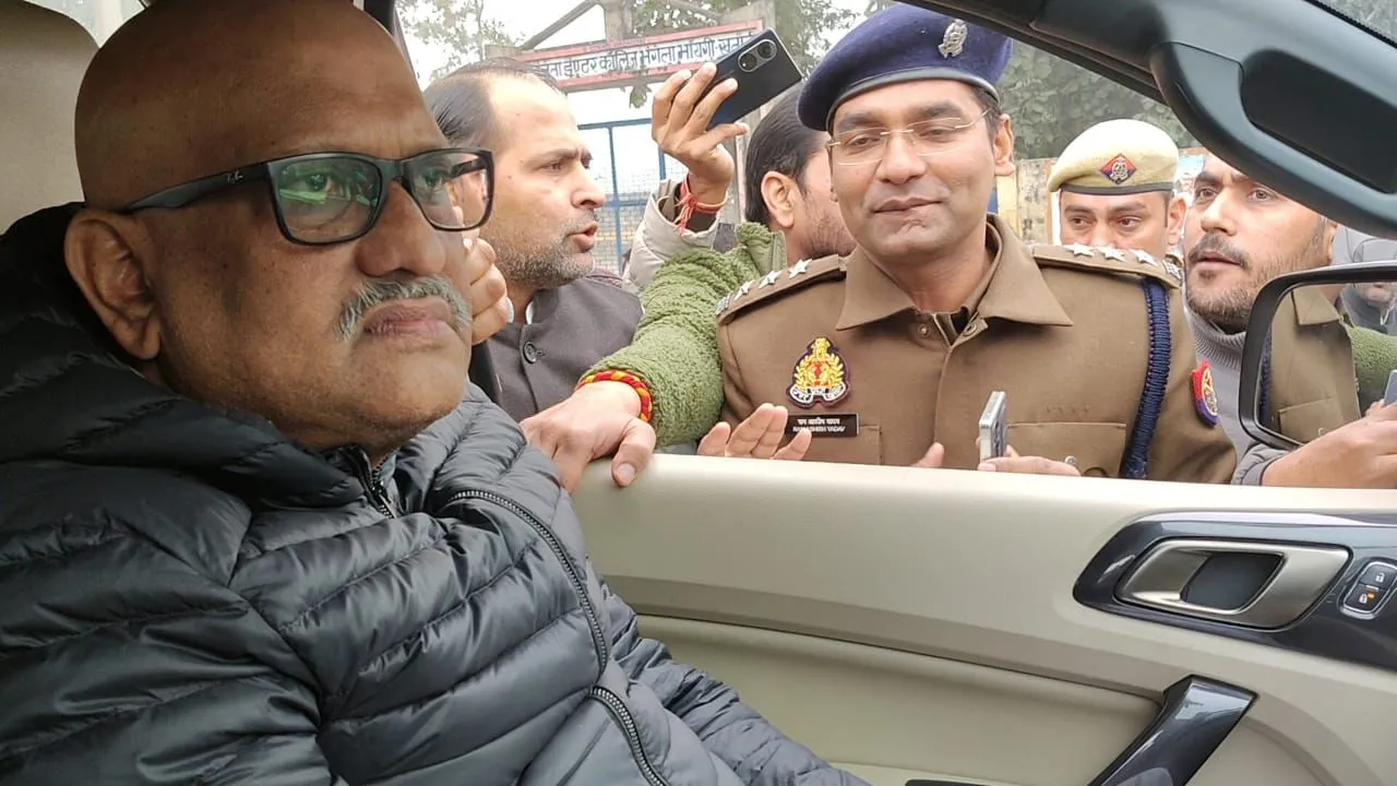 सोनू कश्यप के परिजनों से मिलने जा रहे कांग्रेस प्रदेशाध्यक्ष अजय राय को बॉर्डर पर रोका; घंटों चली 'नूरा-कुश्ती', भंगेला चौकी पर लिया हिरासत में