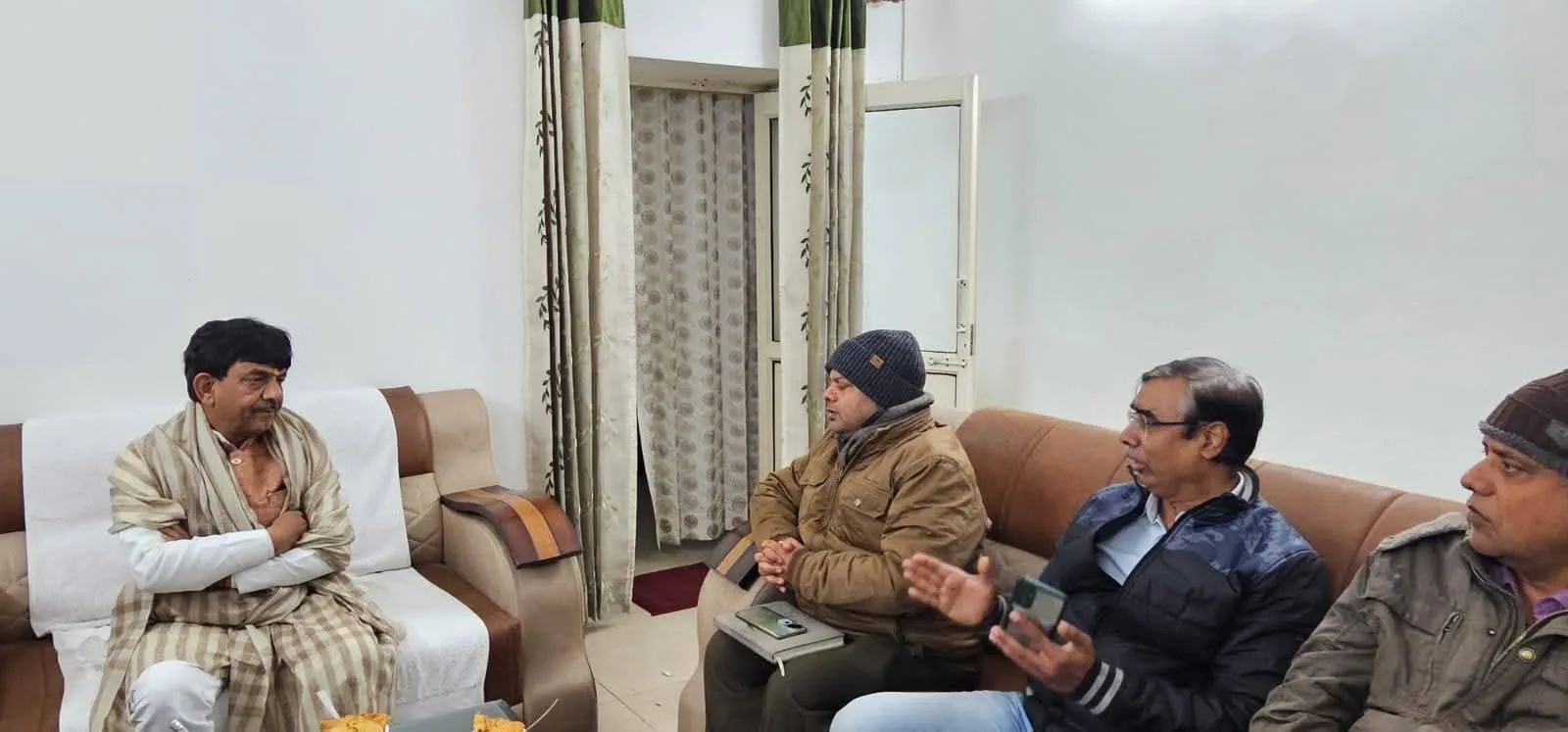 मंत्री कपिल देव ने अधिकारियों के साथ बैठक कर मुजफ्फरनगर के विकास का खाका खींचा