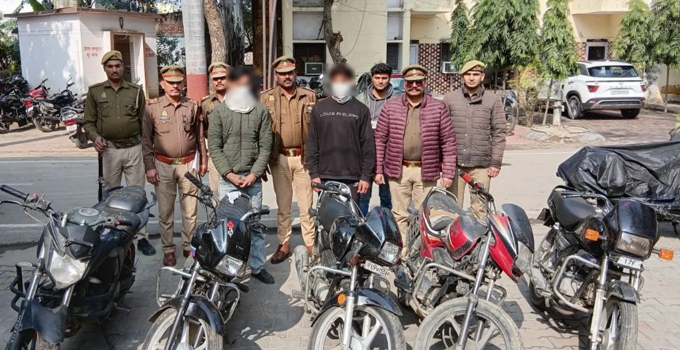 मुजफ्फरनगर: अन्तर्जनपदीय वाहन चोर गिरोह पर बड़ी कार्रवाई, 5 मोटरसाइकिलें और अवैध हथियार बरामद