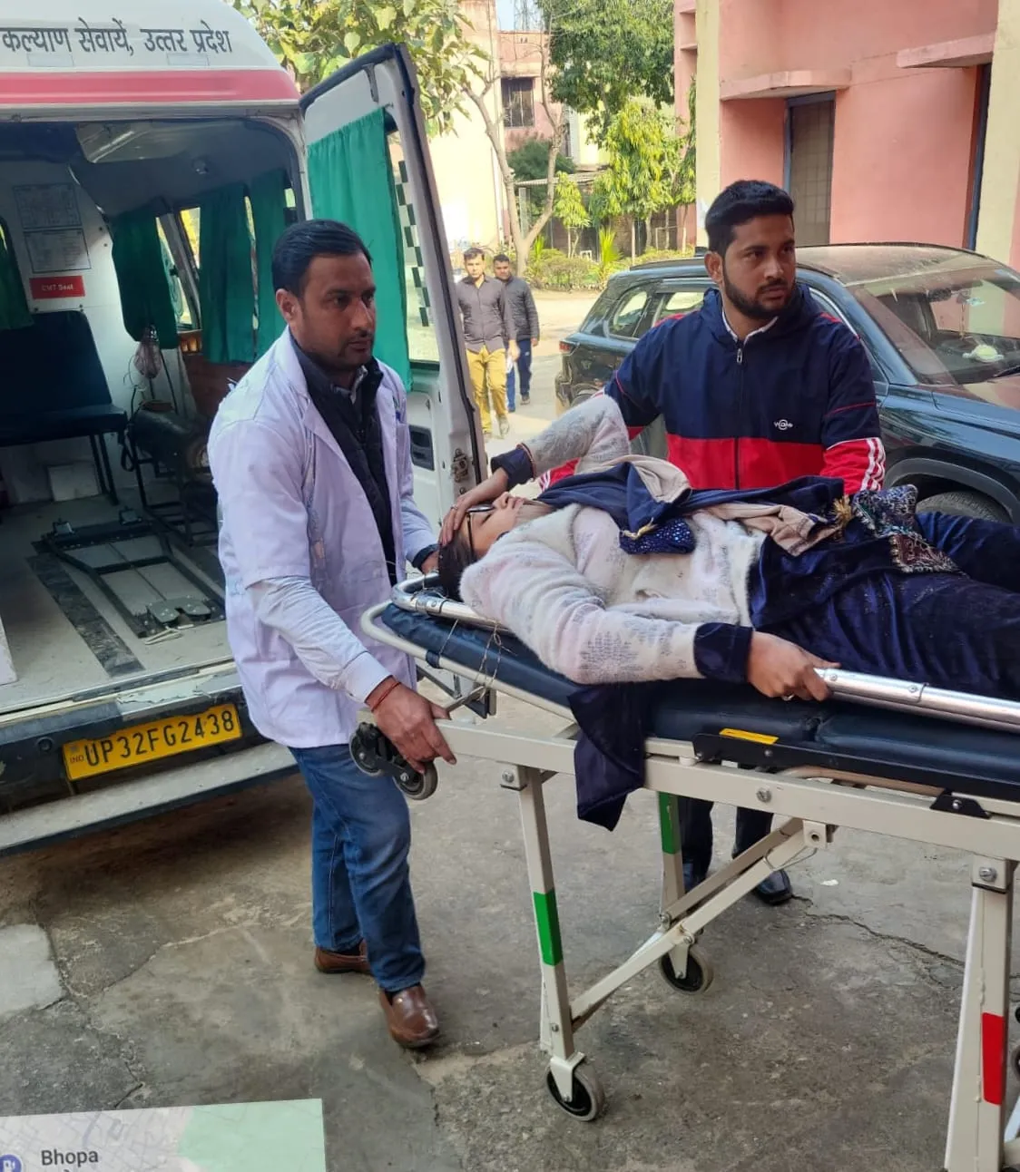 मुजफ्फरनगर में स्कूटी और बाइक की आमने-सामने टक्कर, महिला गंभीर, 108 एंबुलेंस ने अस्पताल पहुँचाया