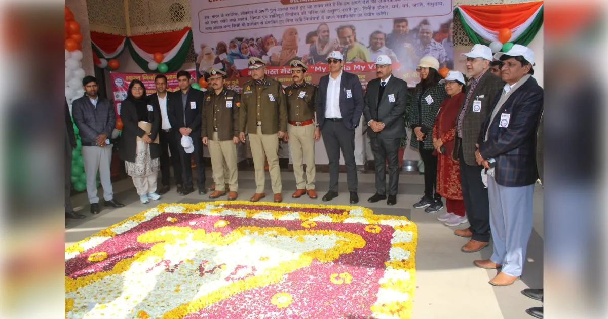 मेरठ: वोट की ताकत ही लोकतंत्र की असली शक्ति, 16वें राष्ट्रीय मतदाता दिवस पर एडीजी और कमिश्नर ने युवाओं को किया प्रेरित