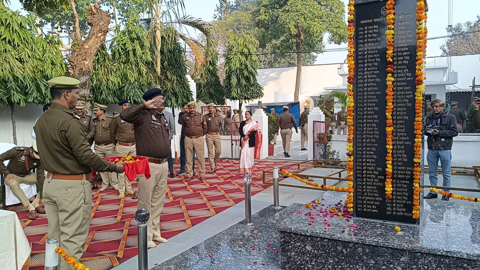 मुजफ्फरनगर: जिला कारागार में जेल अधीक्षक ने फहराया तिरंगा, बंदियों ने पेश की सांस्कृतिक प्रस्तुतियां