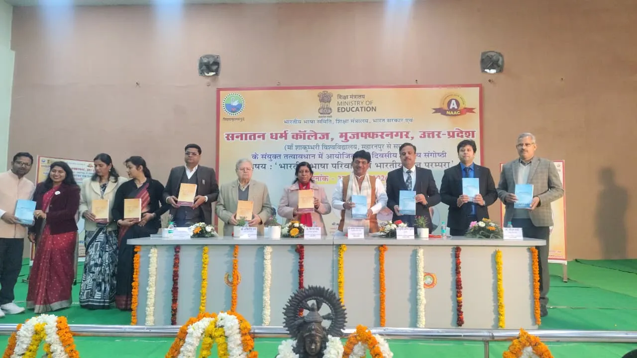 यूजीसी पर सवाल, मंत्री ने साधी चुप्पी, कैमरे की आईडी पर हाथ मारते हुए मुस्कुराकर निकल गए कपिल देव अग्रवाल