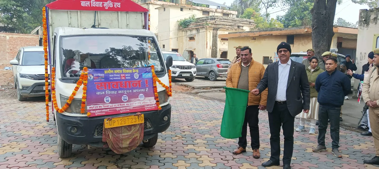 मुजफ्फरनगर: बाल विवाह की कुप्रथा पर डीएम का 'प्रहार'; कलेक्ट्रेट से रवाना किया 'मुक्ति रथ'